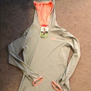 NWT North Face pullover with hood